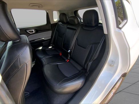 Used 2022 Jeep Compass Latitude FWD image 21