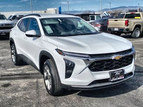 New 2026 Chevrolet Trax LT FWD image 16