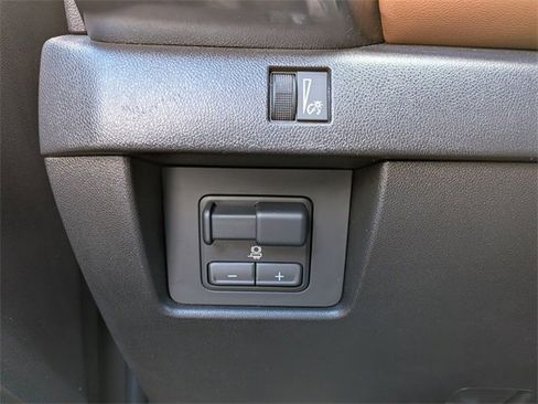 Used 2024 GMC Canyon AT4 w/ Technology Package image 21