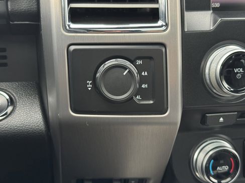 Used 2015 Ford F150 Platinum w/ Equipment Group 701A Luxury image 27