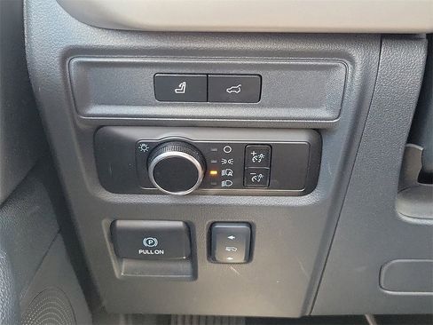 Used 2024 Ford Expedition XLT image 15