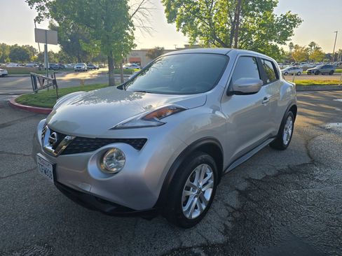 Used 2017 Nissan Juke S FWD image 1