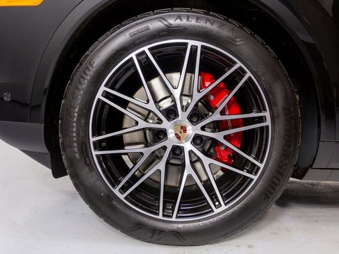 New 2026 Porsche Cayenne S image 12