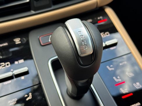 New 2026 Porsche Macan image 25