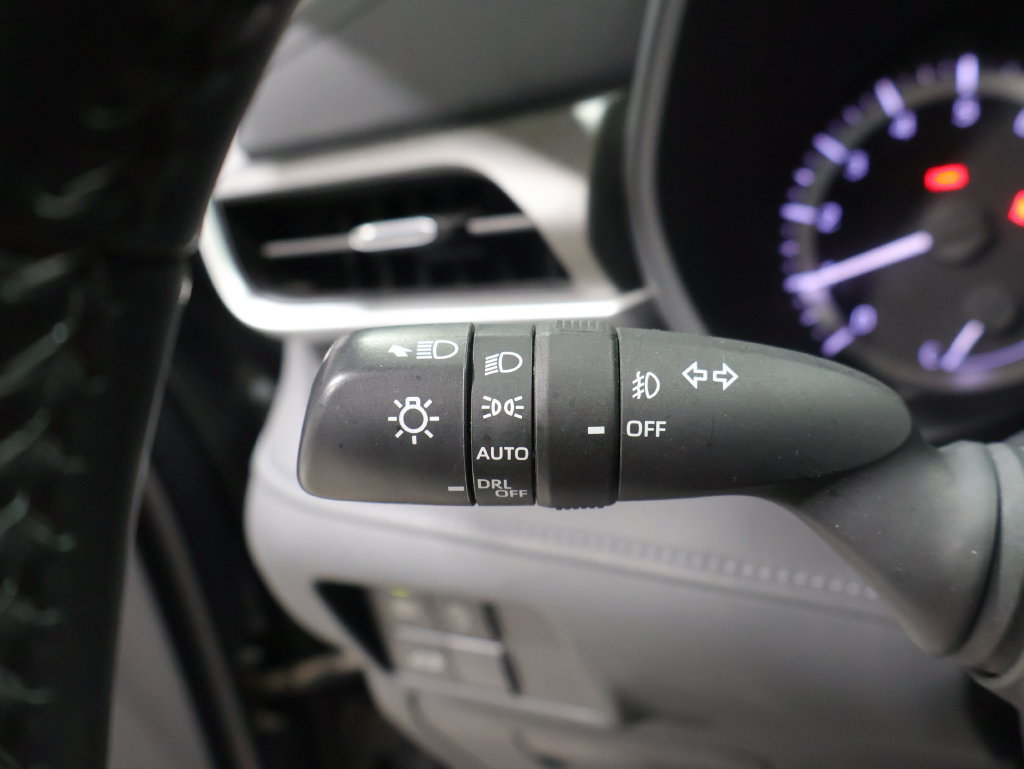 Used 2024 Toyota Highlander LE FWD image 36
