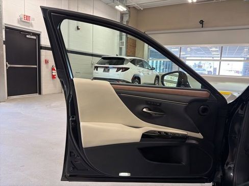 Used 2023 Lexus ES 350 w/ Premium Package image 9