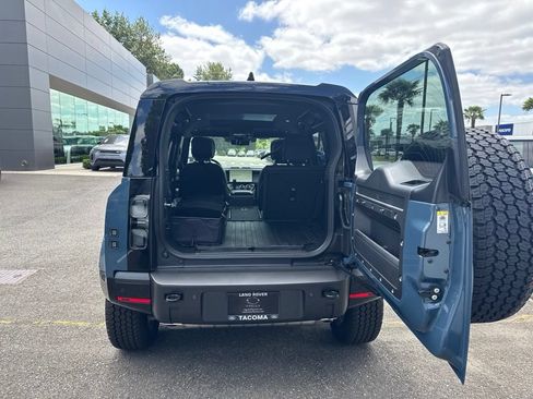 New 2026 Land Rover Defender 110 X-Dynamic SE AWD/4WD image 16