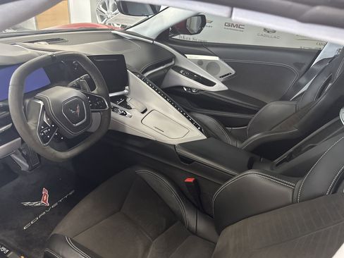 Used 2023 Chevrolet Corvette Stingray w/ Z51 Performance Package image 4