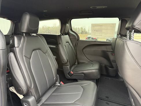 New 2026 Chrysler Pacifica Select w/ S Appearance Package AWD/4WD image 18