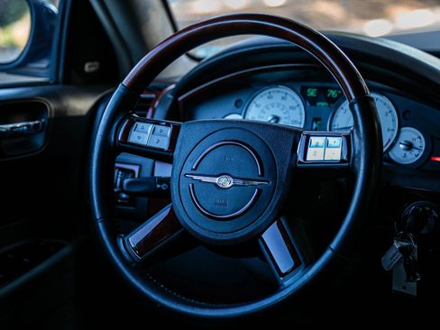 Used 2005 Chrysler 300 Touring image 24