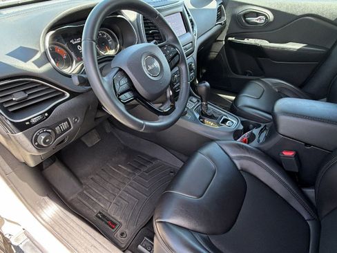 Used 2019 Jeep Cherokee Latitude Plus AWD/4WD image 10