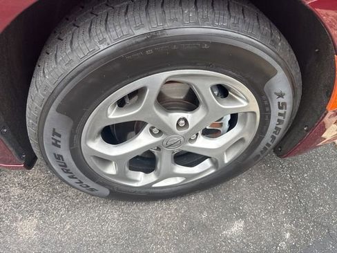 Used 2023 Chrysler Pacifica Limited image 16