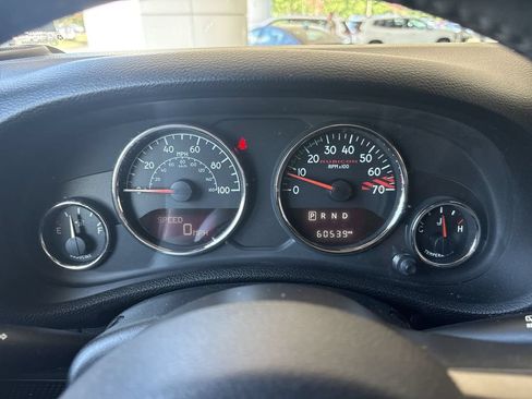 Used 2017 Jeep Wrangler Unlimited Rubicon AWD/4WD image 11