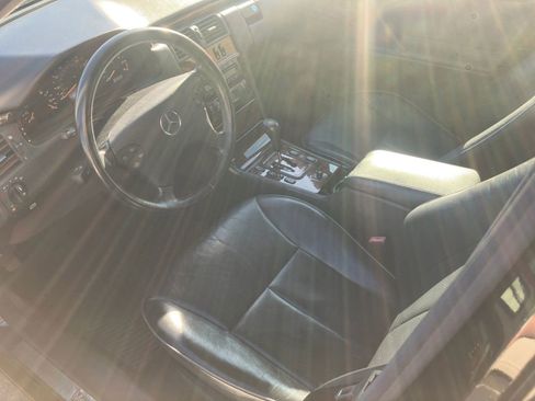 Used 2000 Mercedes-Benz E 320 4MATIC Wagon image 4