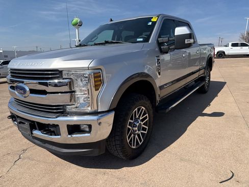 Used 2019 Ford F250 Lariat w/ Lariat Value Package image 3