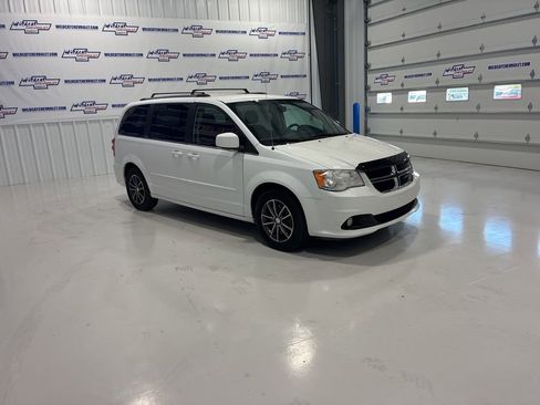 Used 2017 Dodge Grand Caravan SXT image 9