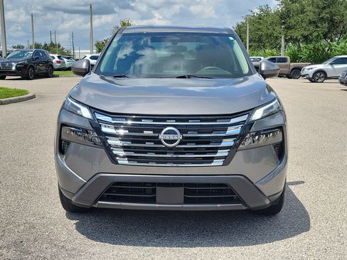 Certified 2025 Nissan Rogue SV FWD image 2