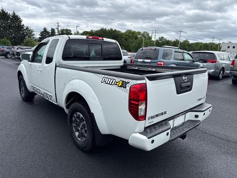 Used 2015 Nissan Frontier PRO-4X w/ Pro-4x Graphics Package AWD/4WD image 30
