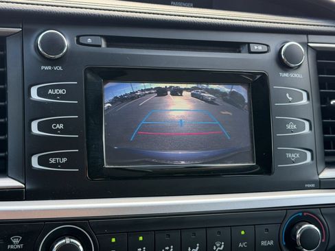 Used 2015 Toyota Highlander LE FWD image 21