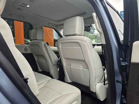 Used 2018 Land Rover Discovery HSE Luxury AWD/4WD image 16