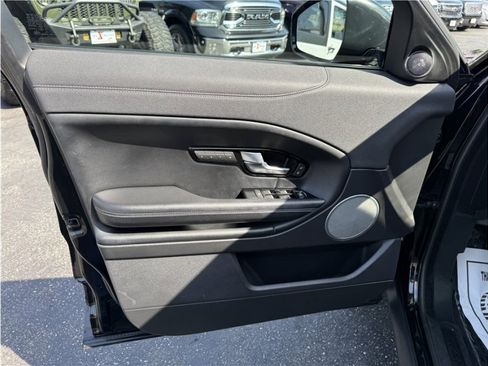 Used 2017 Land Rover Range Rover Evoque SE Premium image 14