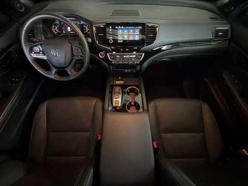 Used 2025 Honda Passport Black Edition image 3
