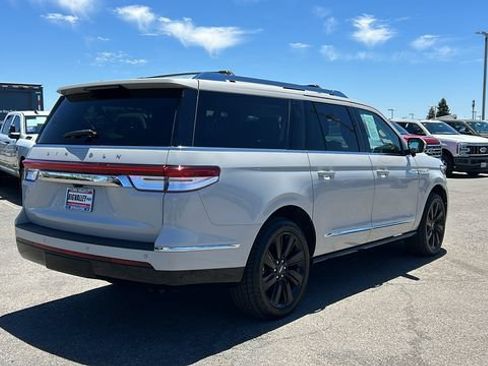 Used 2023 Lincoln Navigator L Reserve AWD/4WD image 3