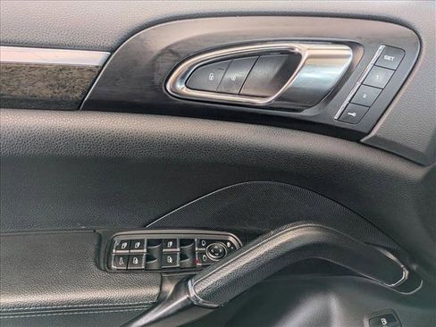 Used 2016 Porsche Cayenne S image 15