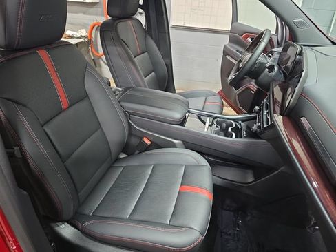 Used 2025 Chevrolet Traverse RS w/ LPO, Floor Liner Package AWD/4WD image 13