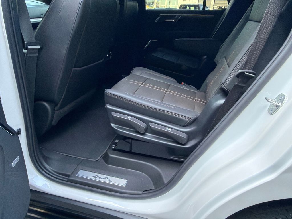Used 2025 Chevrolet Tahoe High Country RWD image 21