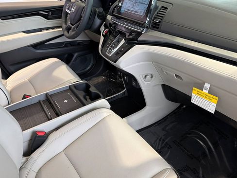 New 2026 Honda Odyssey Touring image 16