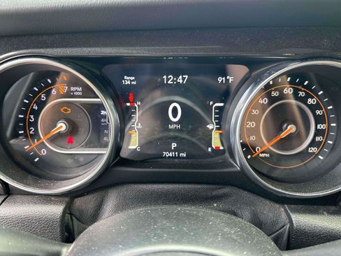 Used 2020 Jeep Wrangler Unlimited Sahara AWD/4WD image 22