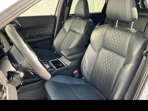 Used 2025 Mitsubishi Outlander SEL Black Edition AWD/4WD image 8