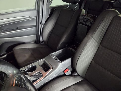 Used 2021 Jeep Grand Cherokee Laredo AWD/4WD image 21