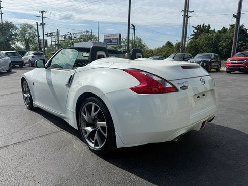 Used 2014 Nissan 370Z Touring w/ Sport Package RWD image 5