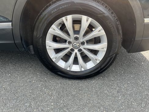 Used 2018 Volkswagen Tiguan SE AWD/4WD image 8