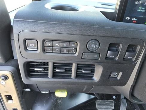 Used 2024 Chevrolet Brightdrop 600 w/ Commercial Equipment Package AWD/4WD image 40