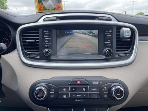 Used 2017 Kia Sorento FWD w/ LX Convenience Package image 10