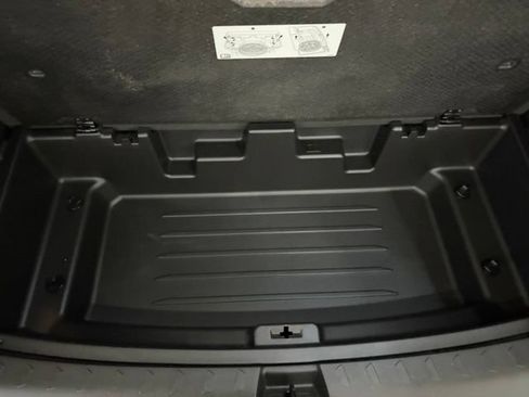 Used 2022 Chevrolet Traverse LT w/ Midnight/Sport Edition AWD/4WD image 13