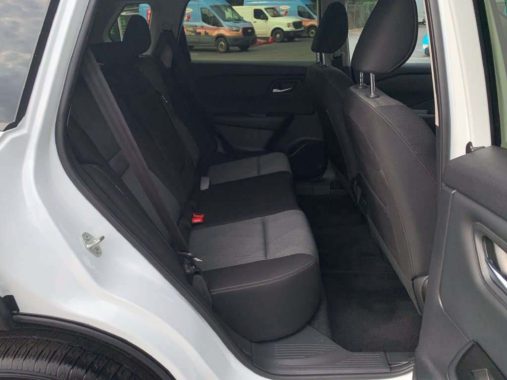Certified 2025 Nissan Rogue SV FWD image 30