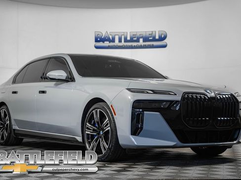 Used 2025 BMW 750e xDrive image 1