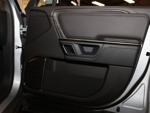 Used 2023 Rivian R1S Adventure image 19