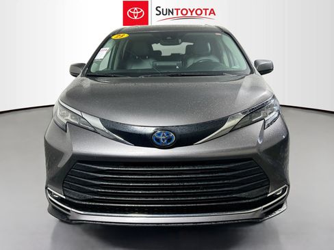 Used 2023 Toyota Sienna XLE image 10