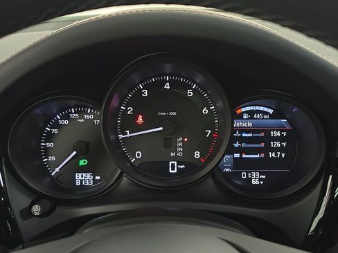 Used 2025 Porsche Macan AWD/4WD image 15