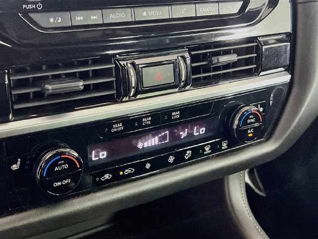 Used 2024 Nissan Pathfinder SV FWD image 12