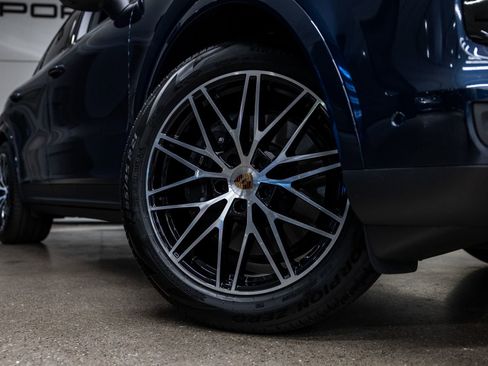 Certified 2025 Porsche Cayenne Coupe AWD/4WD image 18