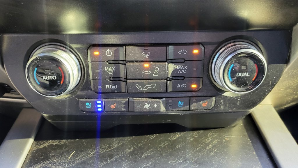 Used 2019 Ford F150 Platinum w/ Equipment Group 701A Luxury AWD/4WD image 37