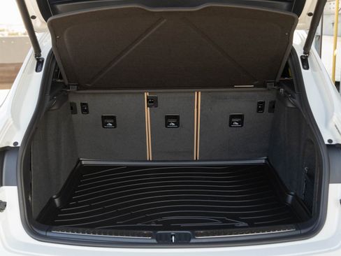 Certified 2026 Porsche Macan AWD/4WD image 29