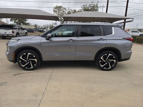 Used 2022 Mitsubishi Outlander SE image 4