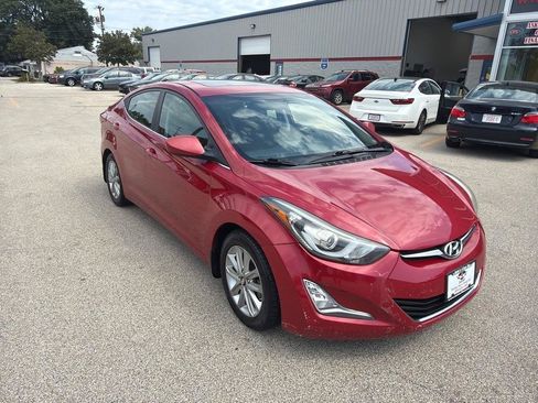 Used 2015 Hyundai Elantra SE w/ Option Group 03 FWD image 2
